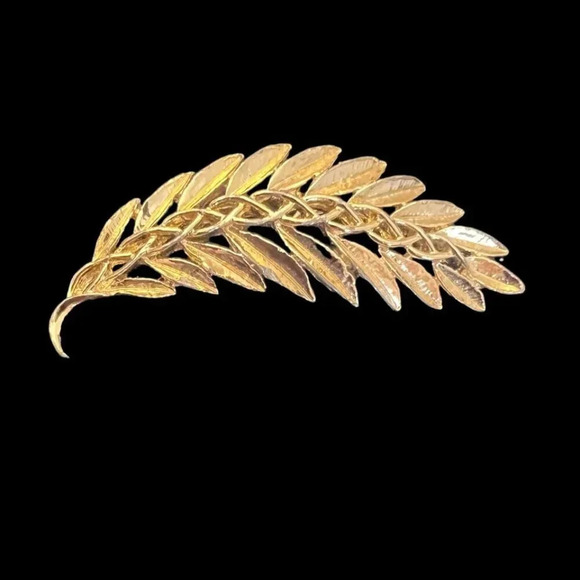 Vintage 60s-70s Textured Leaf Brooch Pin Gold Tone - Picture 1 of 4